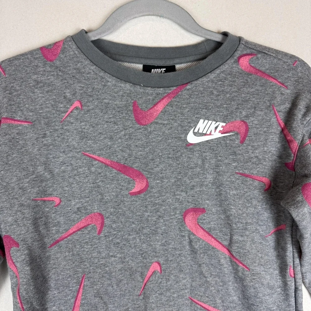 Nike Sweatshirt Kids XS Gray Pullover Fleece Allover‎ Swoosh Logo Graphic